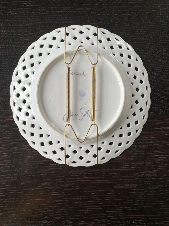 plate hanger
