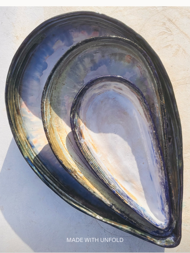 Ceramic mussel shell dish