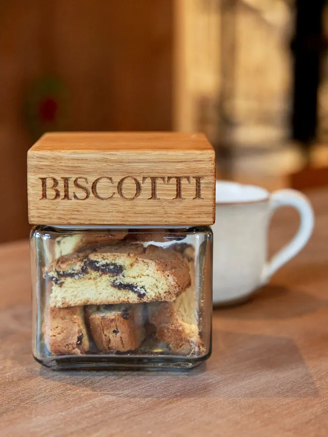 Biscotti oak jar