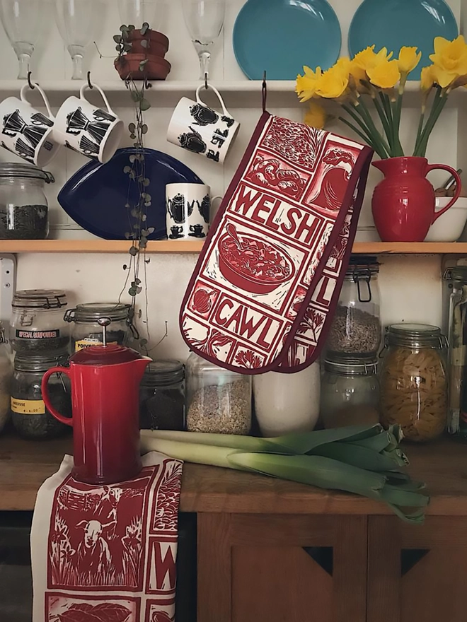 Kate-Guy-Prints-Welsh-Cawl-Oven-Gloves