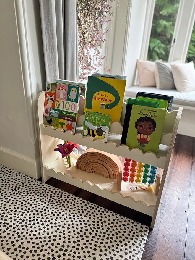 Montessori Children's Toy and Bookcase (Scallop)