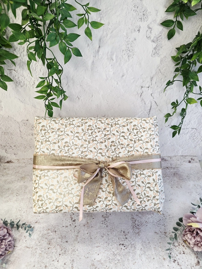 gift wrapping, gift wrap, box with botanical wrapping paper and ribbons, Gift options, Jenny Hopps Pottery