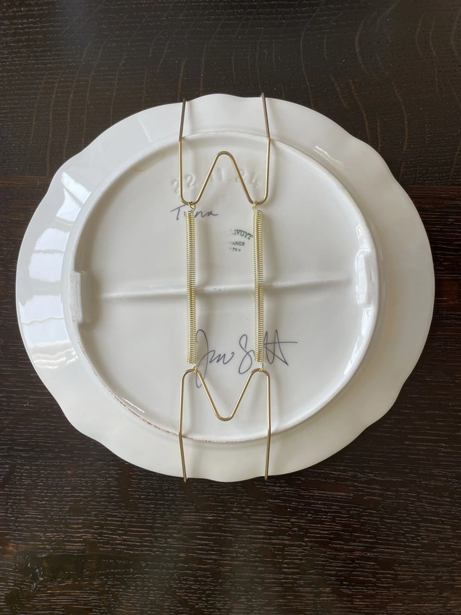 plate hanger