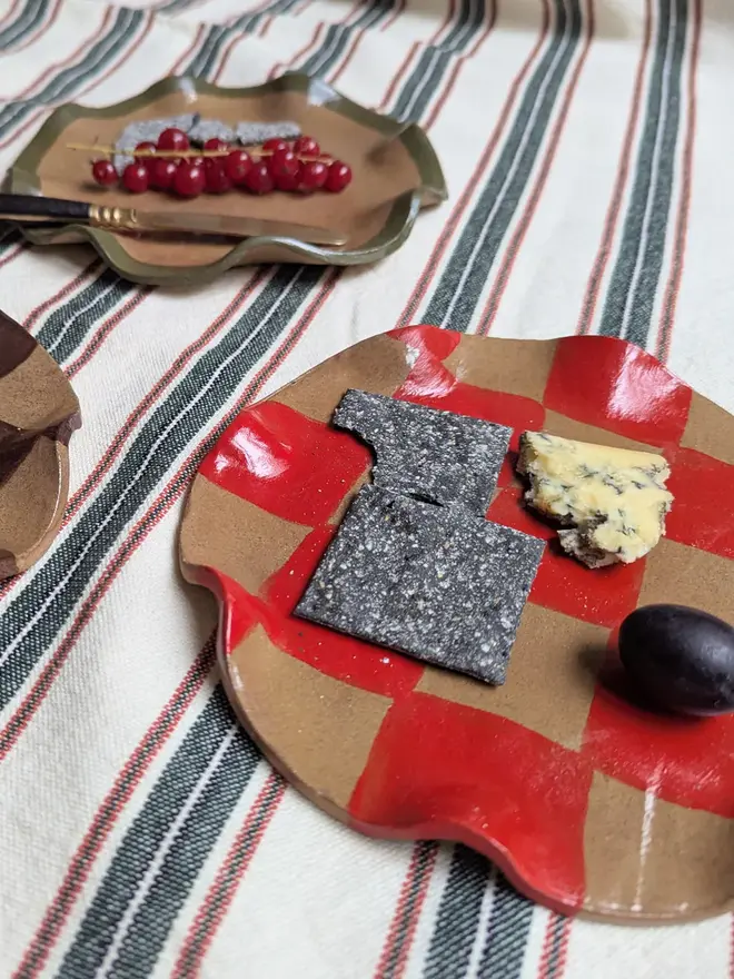 Red Wavy Check & Scalloped Side Plates (Set Of Four) 