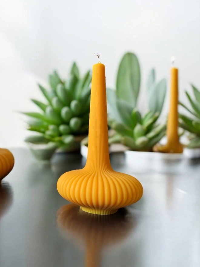 Statement Candle - The Curve