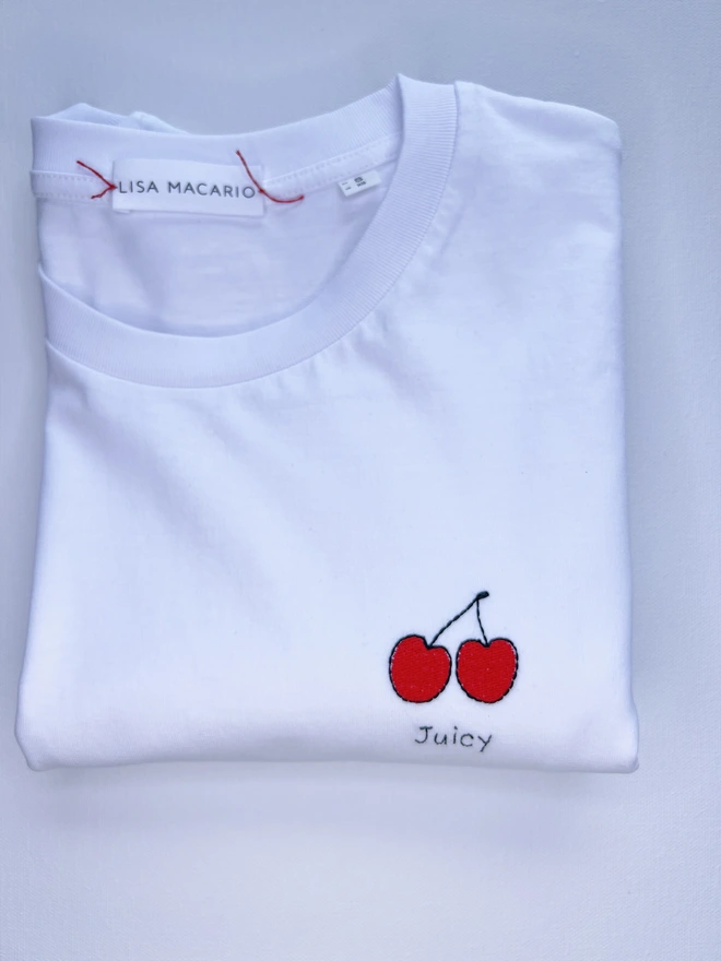     White T-shirt embroidered with red cherry motif and personalised name 