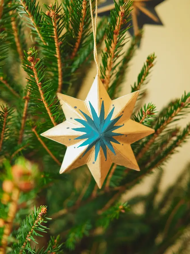 Golden Star Screen-Printed Board Decoration (Set Of 6)