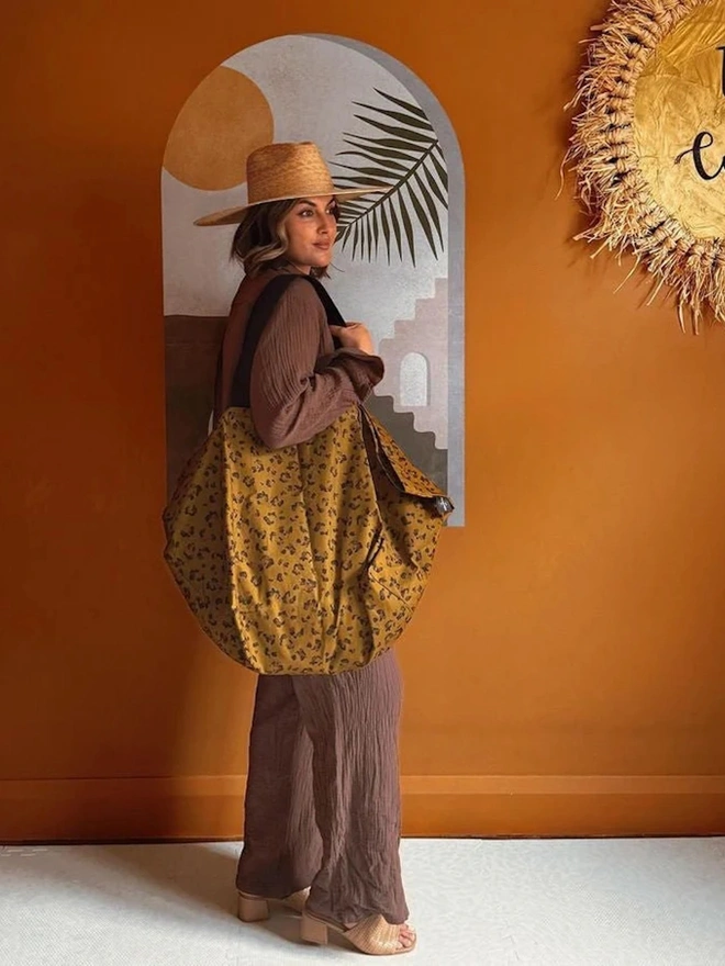 Leopard Contents Oversized Tote Bag