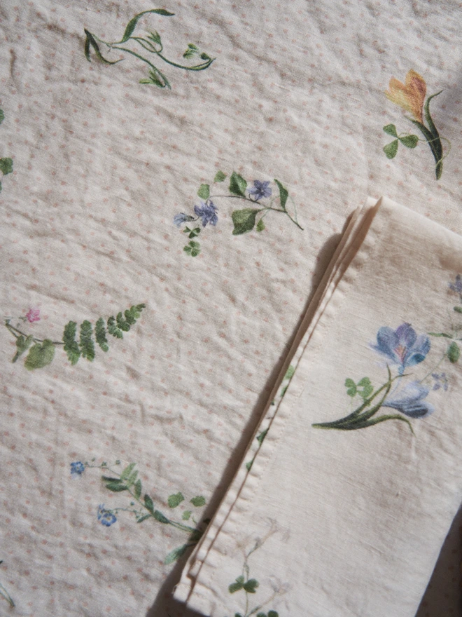 Table cloth with spring florals