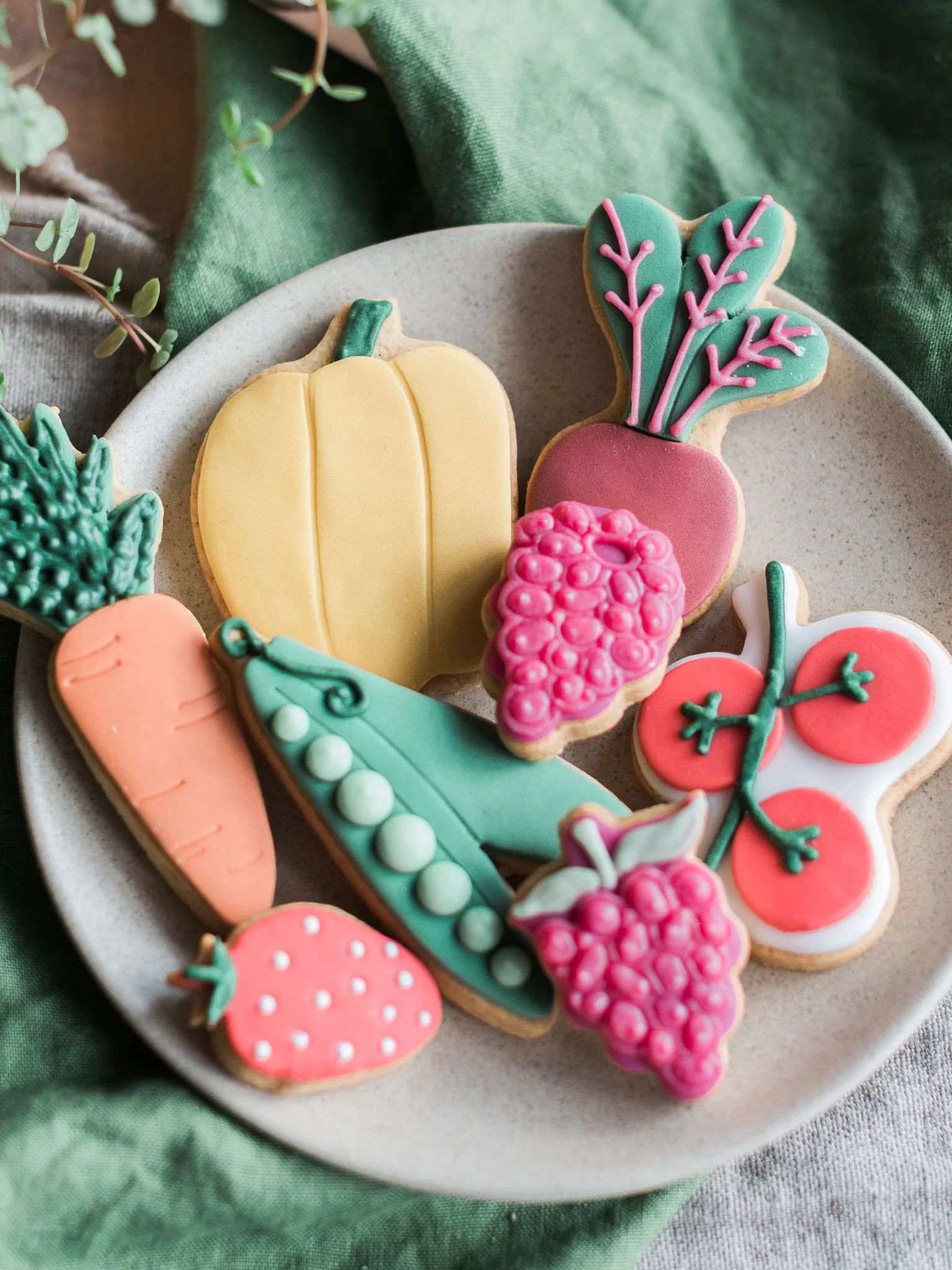  Unique Gardeners Fruit And Vegetable Biscuit Gift Set