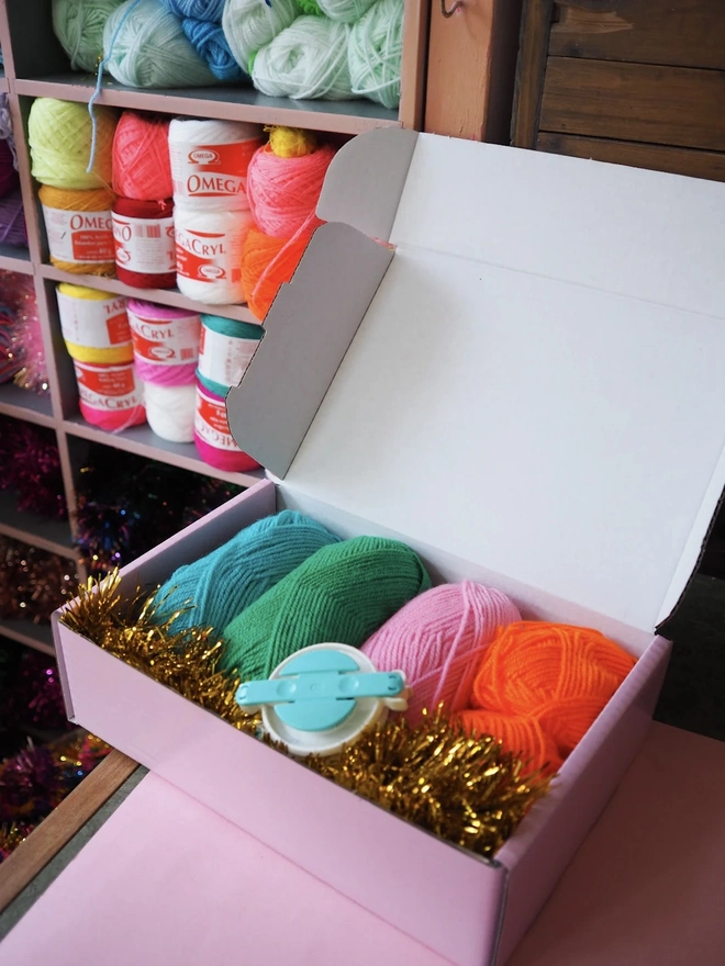Tinsel Pom Pom Bauble Kit
