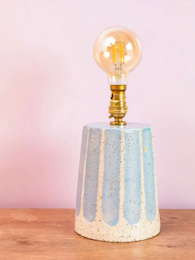Faceted small table lamp in blue