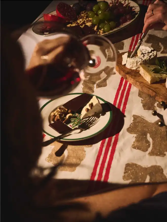 Christmas Bow Table Runner