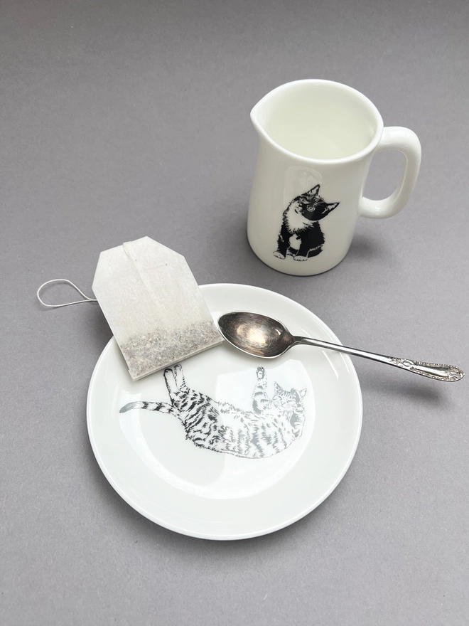 Trinket dish with complementary cat jug 