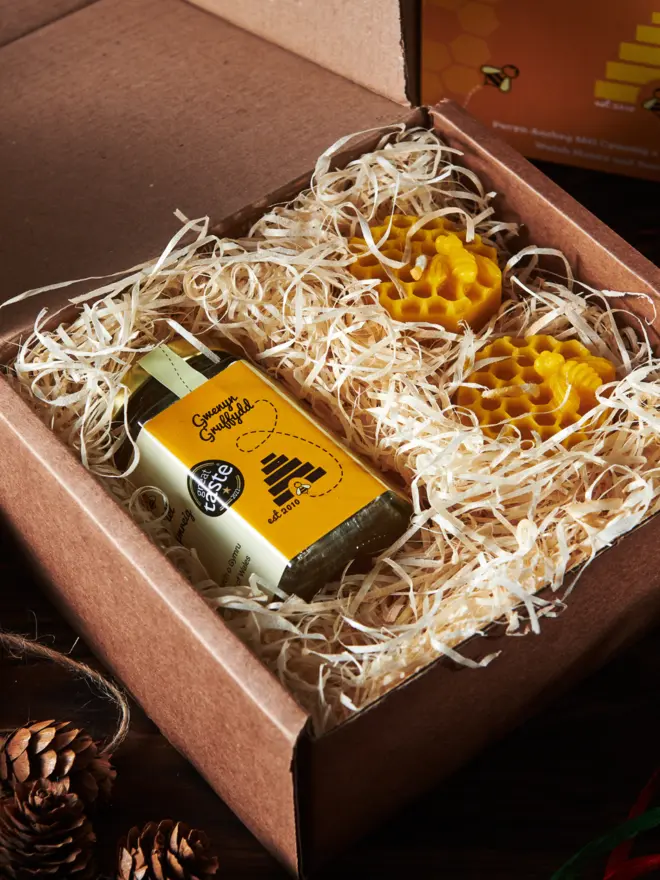 Welsh Gift Set Honey & Candle