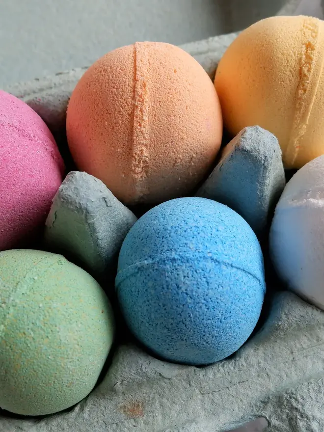 bath bomb eggs