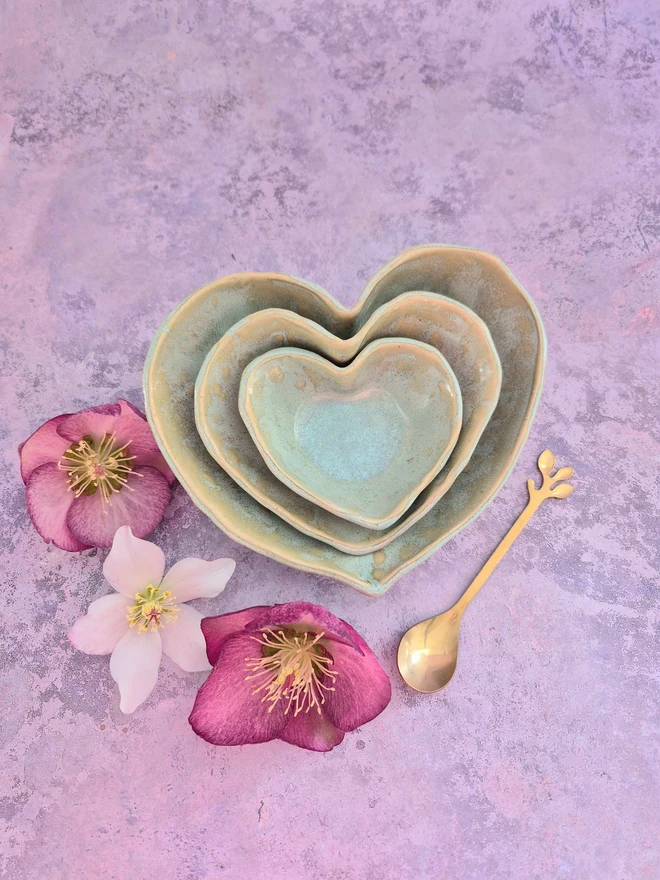 Set of heart bowls, heart nesting bowls, ceramic heart bowls, gift her her, gift for friends, gift for mum, gift for wife, Jenny Hopps Pottery