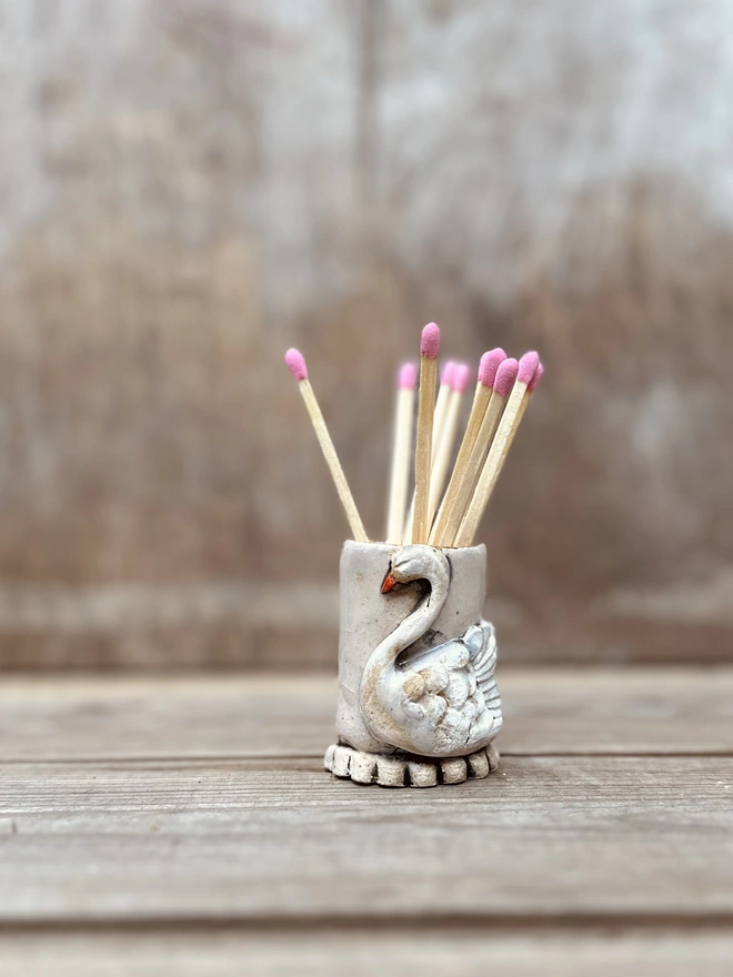 Swan match pot