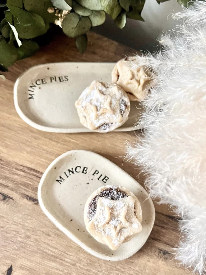 ceramic mince pie plates in two sizes