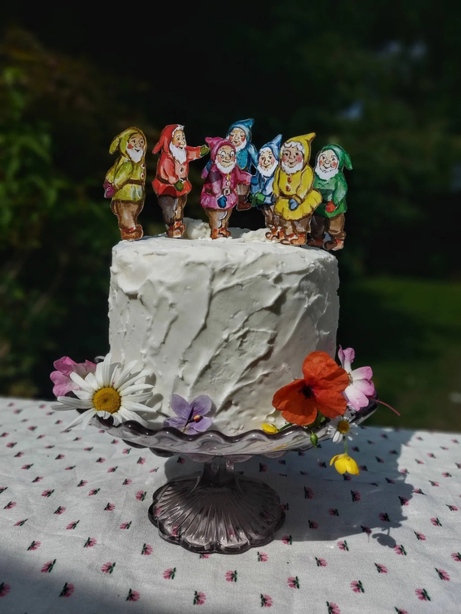Snow white and the seven dwarfs cake toppers