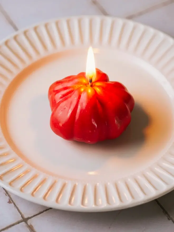 short heirloom tomato candle