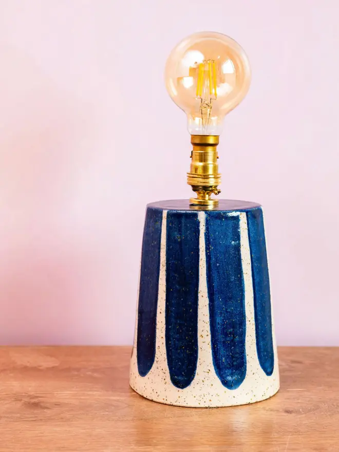 Faceted small table lamp in navy