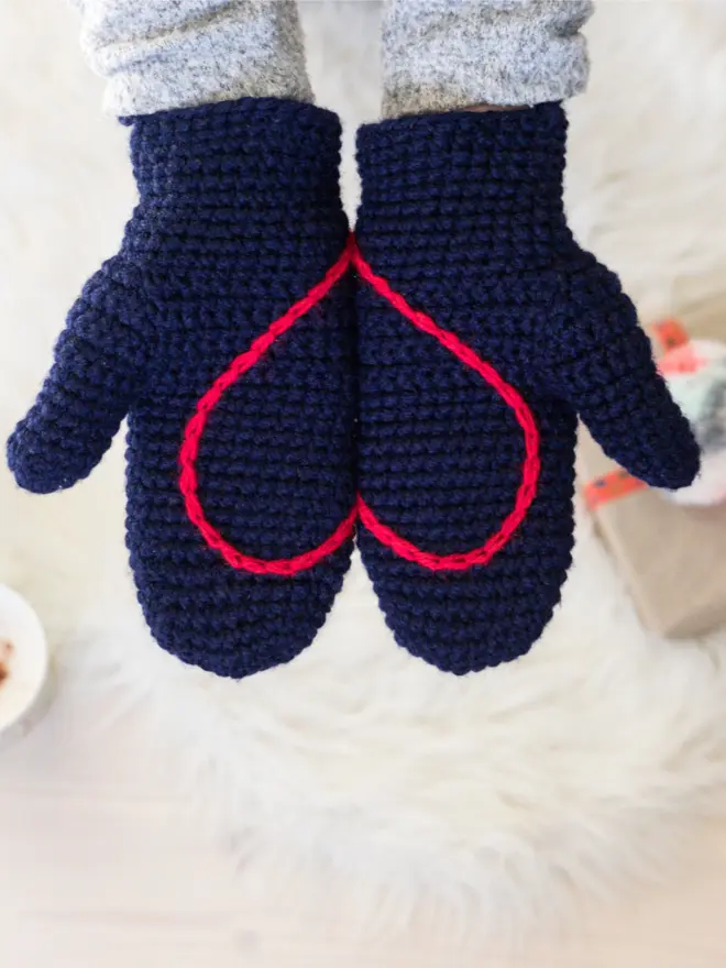 navy blue heart mittens