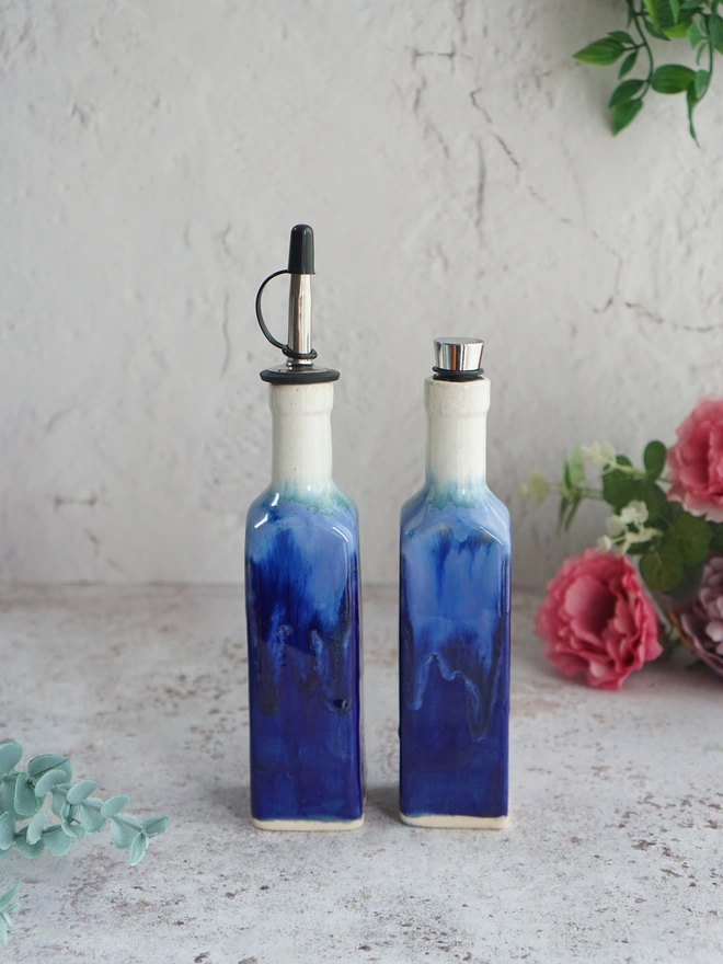 ceramic oil bottle, ceramic oil and vinegar bottle, ceramic gift, Jenny Hopps Pottery, duo of oil and vinegar bottles, ceramic gifts for her, gifts for mum, gifts for sister, gifts for friend, gifts for girlfriend, gift for dad, ceramic gift for dad, gift for husband, gift for son, gift for teens, gifts for teenagers, gift for home, homeware gift, 