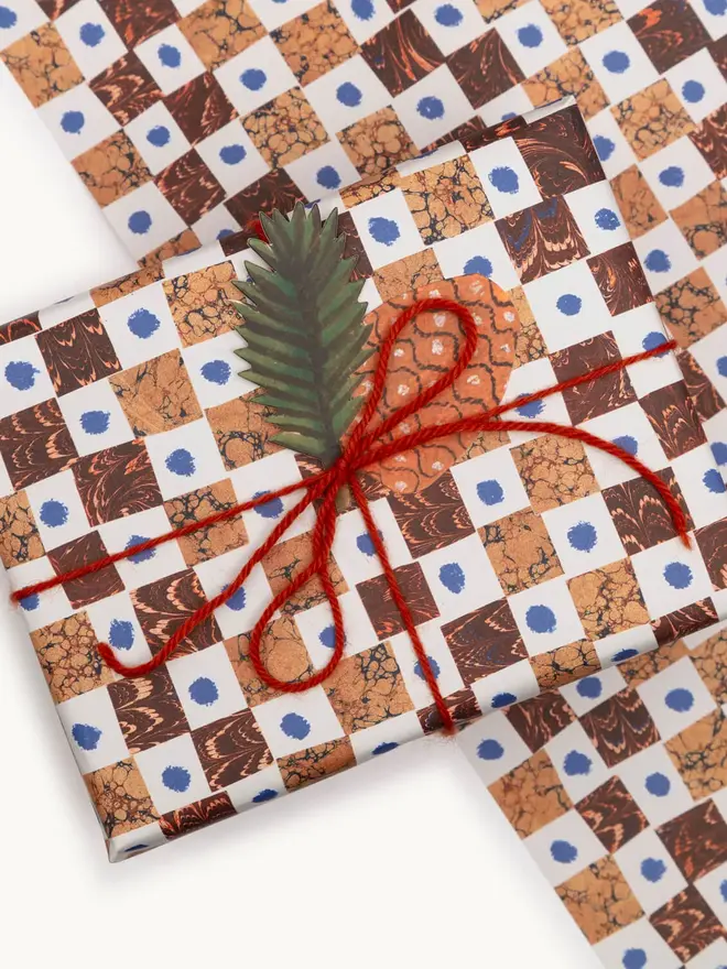 marbled brown and white chequered gift wrap