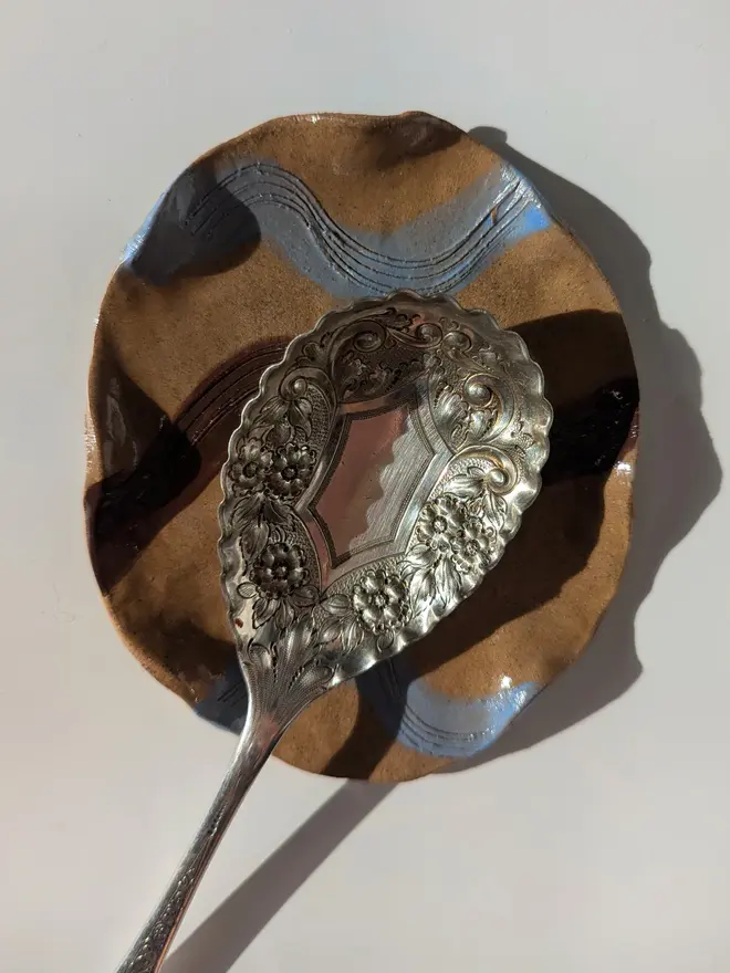 Check Wavy Spoon Rest