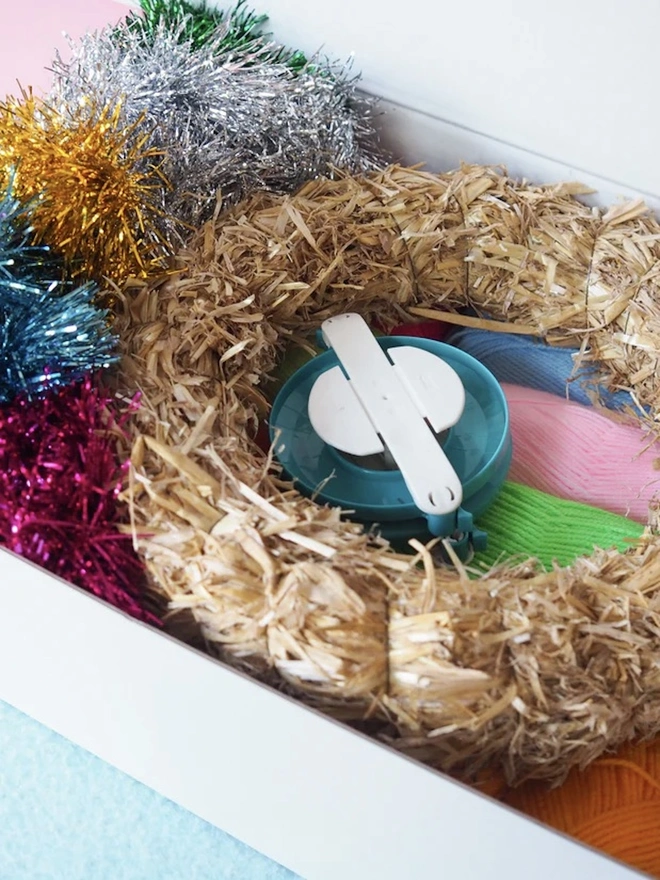 XL Tinsel Pom Pom Wreath Kit 