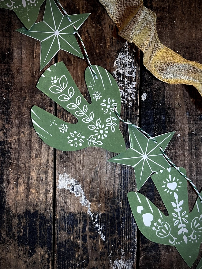 Green Nordic Folk Birds Linocut Garland Decoration For Christmas