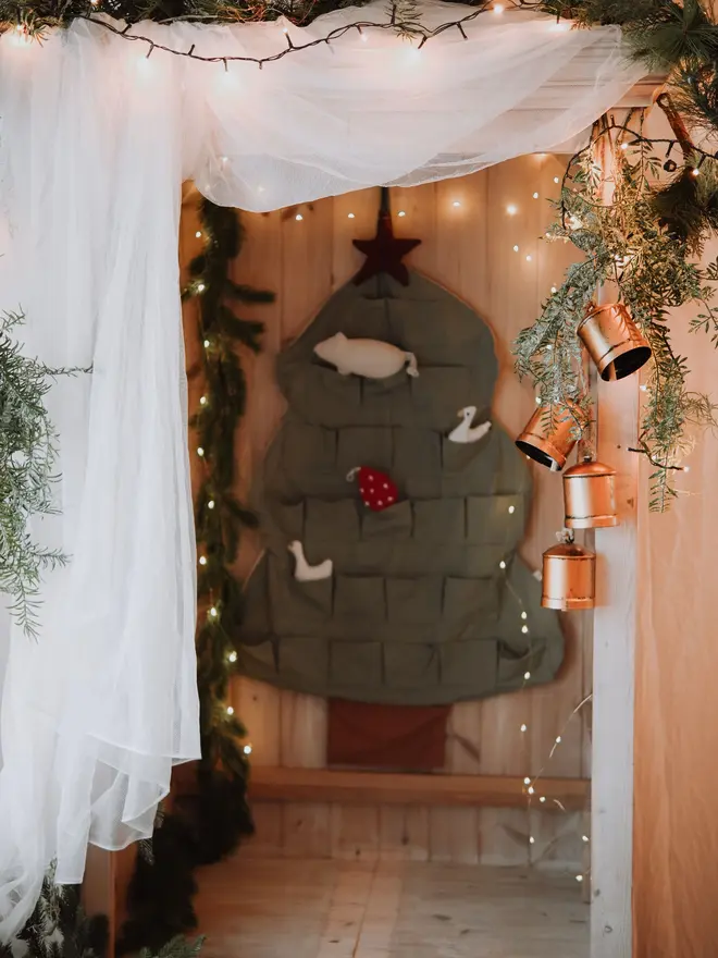 Green fabric advent calendar with numbered pockets for Christmas Christmas countdown calendar with 24 pockets and tree design