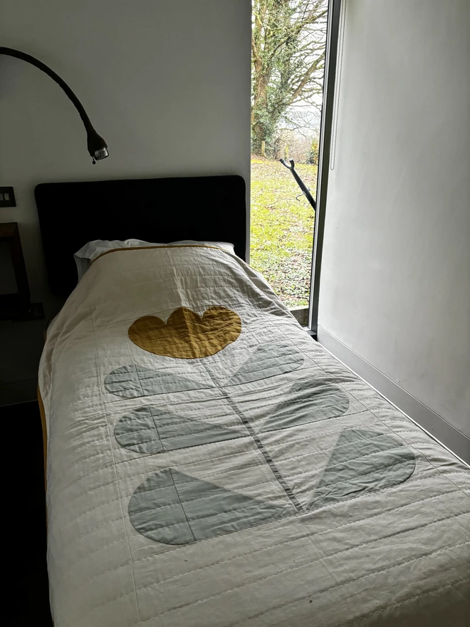 Grow & Bloom Yellow Single Quilt. Yellow flower quilt on single bed.