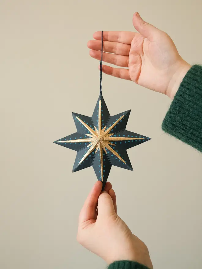 Twinkling Star Screen-Printed Board Decoration (Set Of 6)