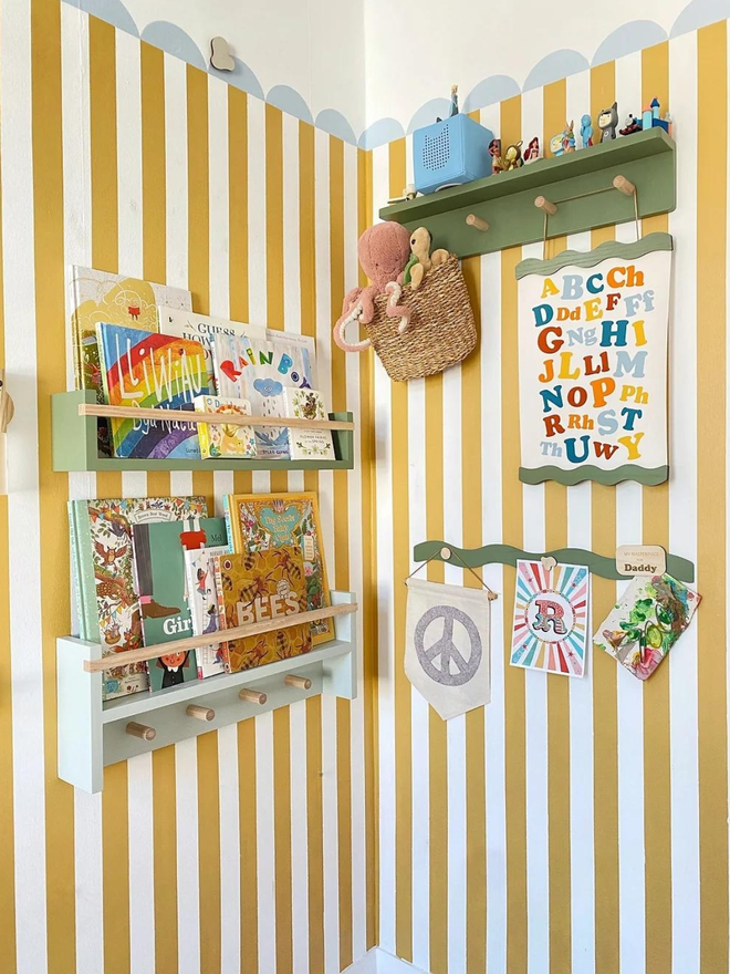 green children's magnetic display bar