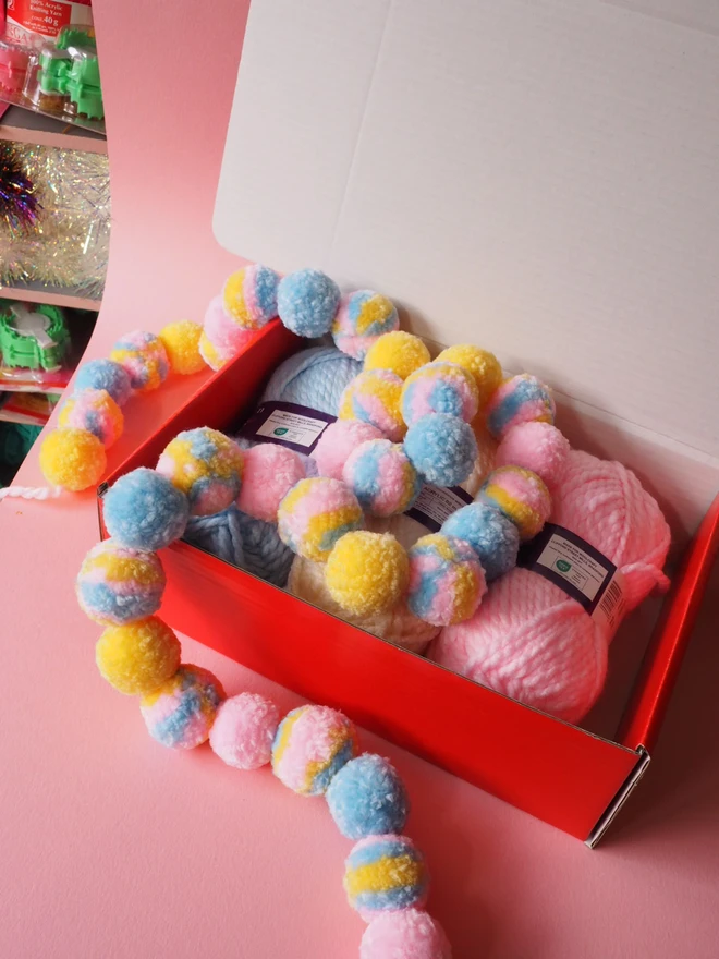 Super Chunky Pom Pom Garland kit