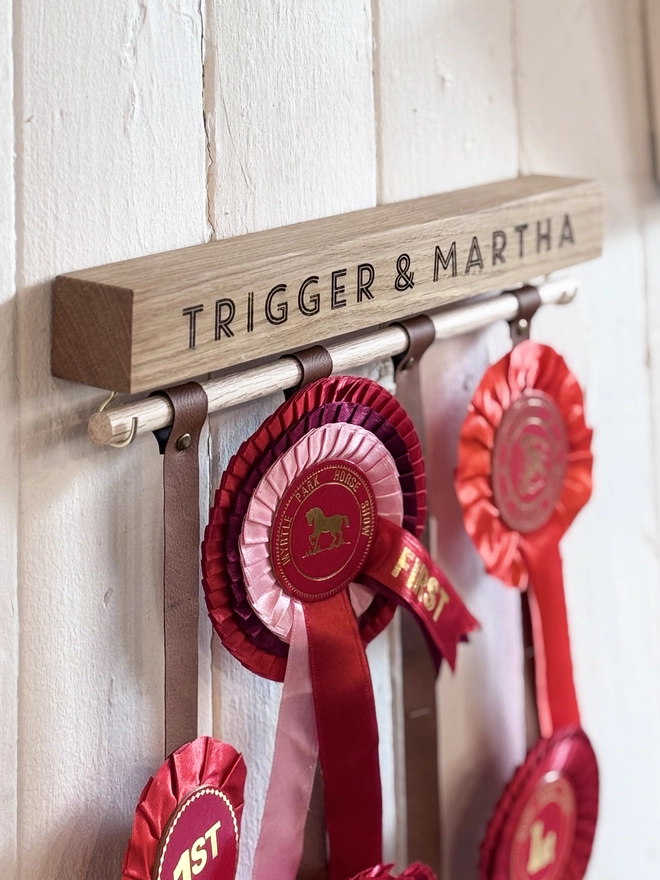 horse rosette holder in oak by modo