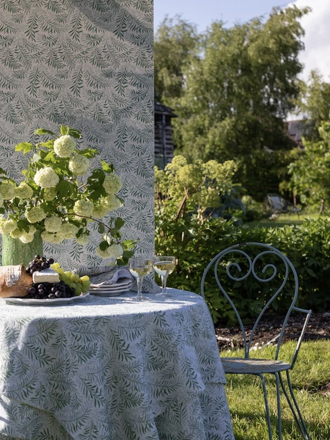 Peace In To The Green Wallpaper
