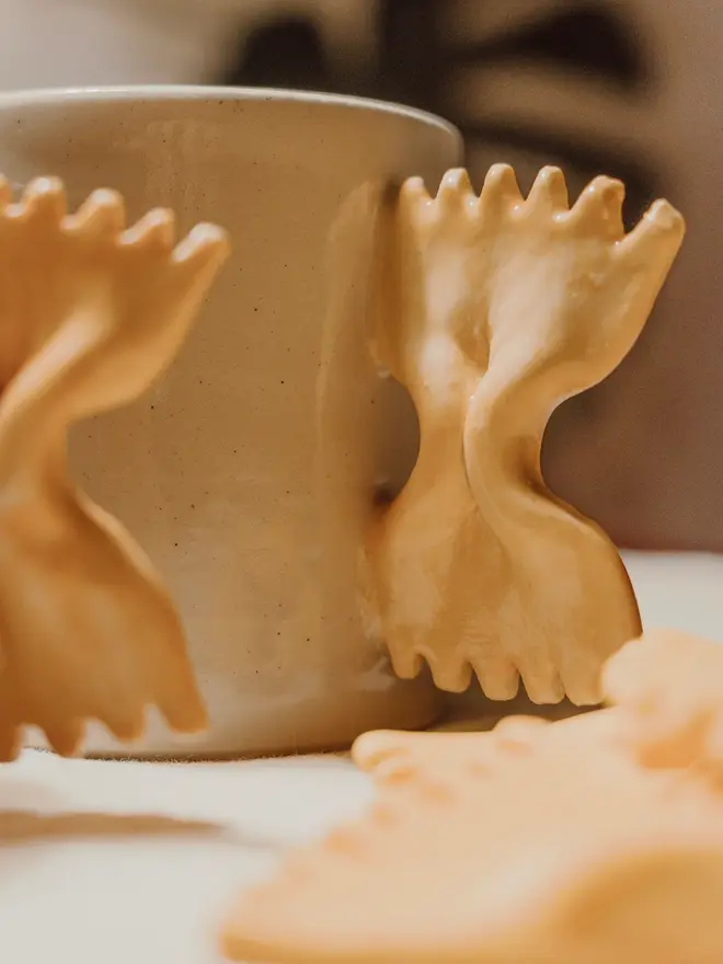 Farfalle mug unglazed (straight)