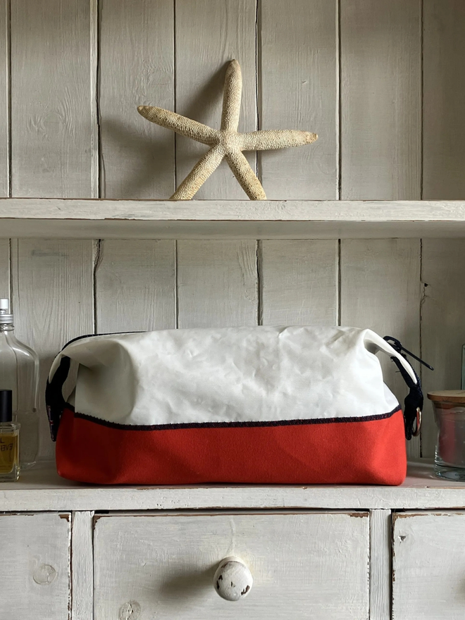 canvas white mix wash bag red