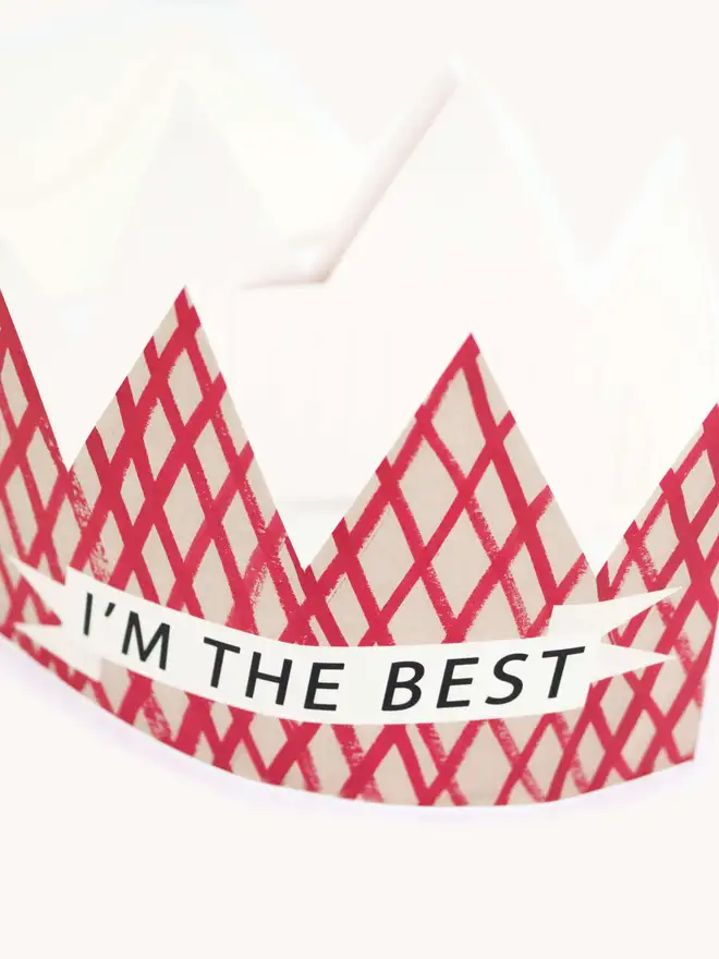 red and white grid card in crown shape with 'im the best' text