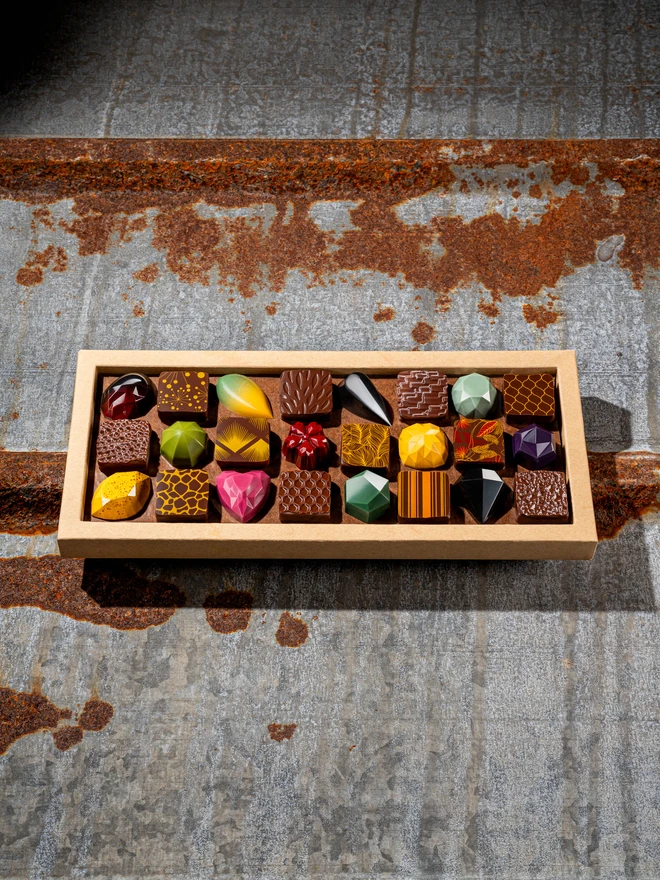 24 colourful bonbons in a eco-friendly box