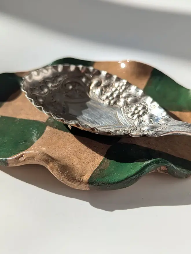 Check Wavy Spoon Rest