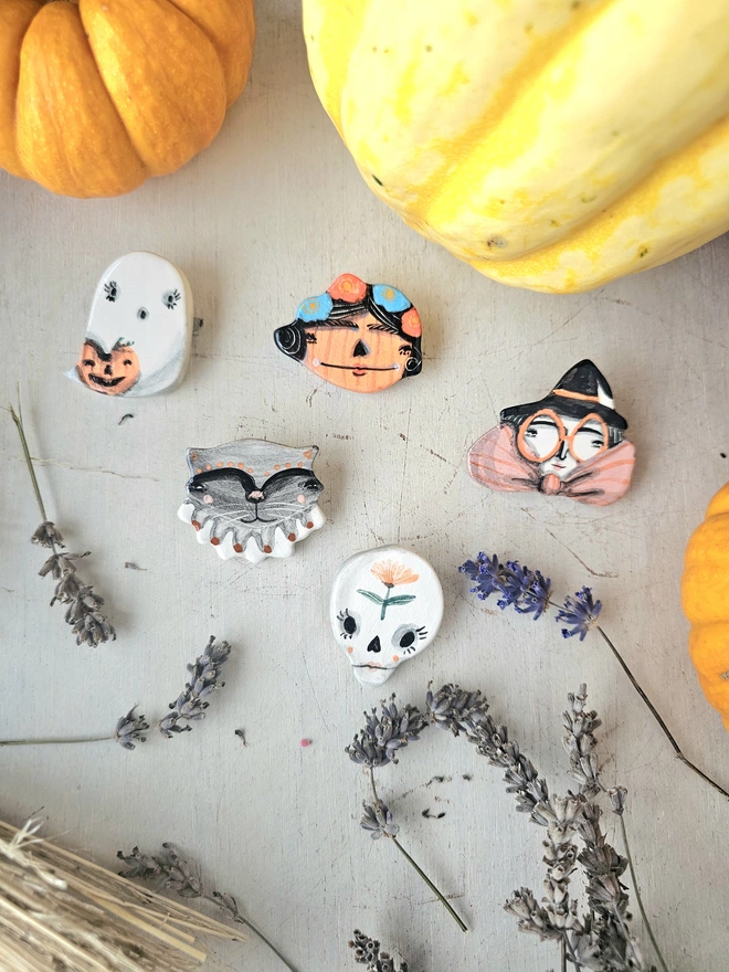 Skull bone ceramic halloween brooch