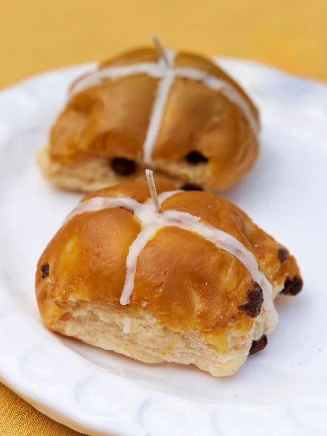 Hot cross bun candle