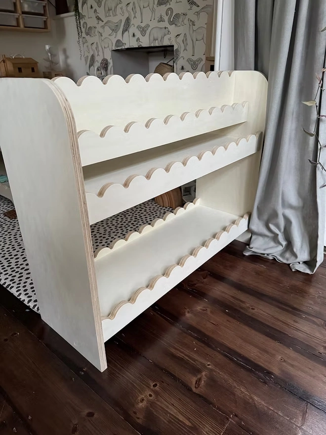 Montessori Children's Toy and Bookcase (Scallop)