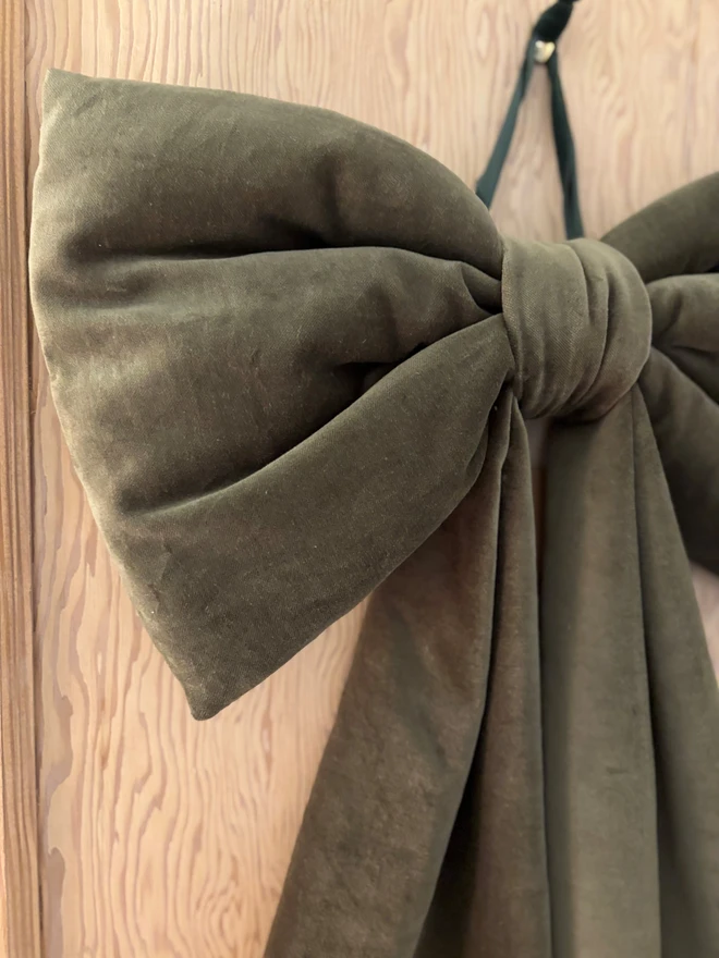 Green velvet oversized bow
