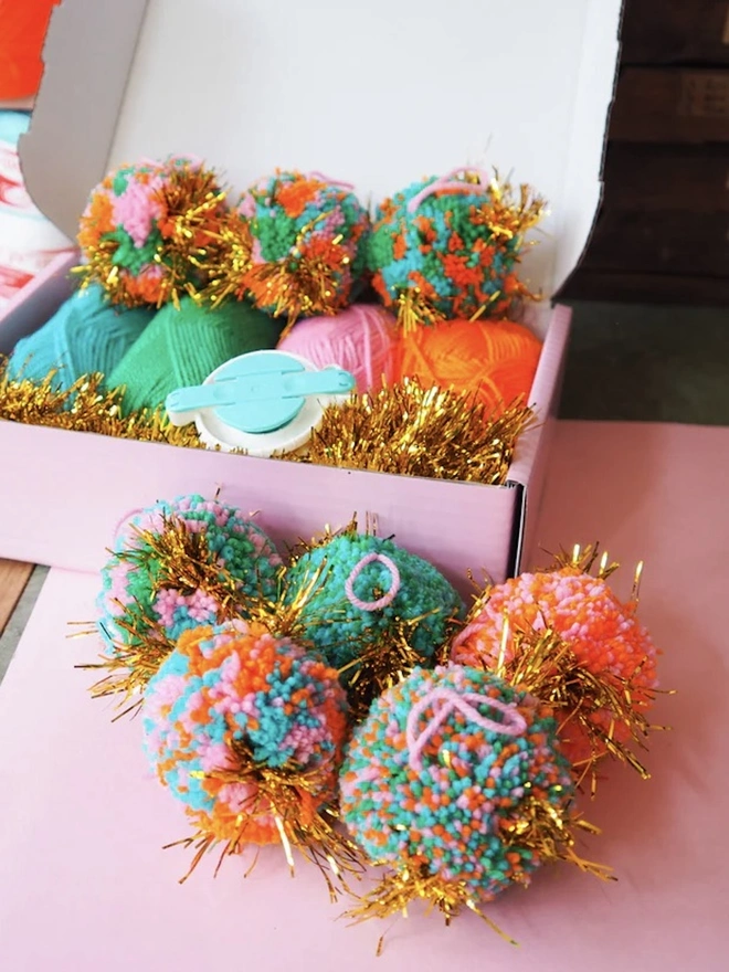 Tinsel Pom Pom Bauble Kit