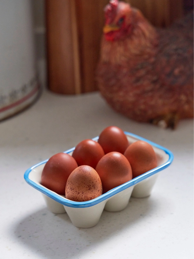 Ceramic egg holder